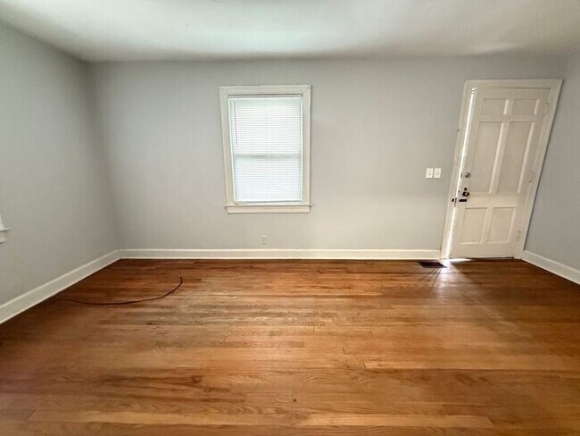 Building Photo - Adorable Cottage in East Nashville!