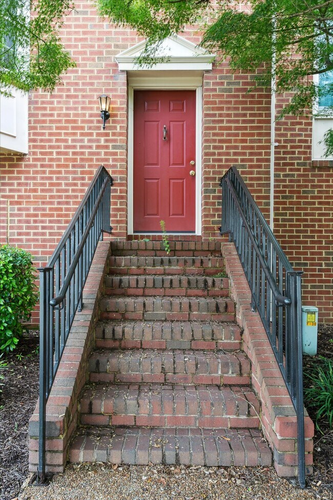 Primary Photo - 17 Miles Cary Mews