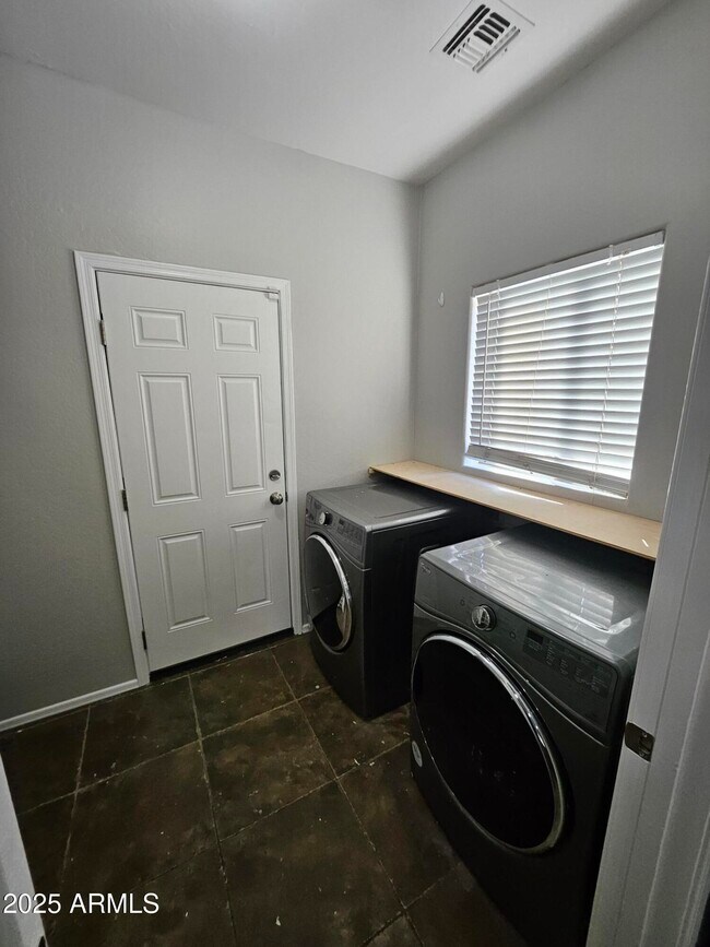 Building Photo - 1294 W Agrarian Hills Dr