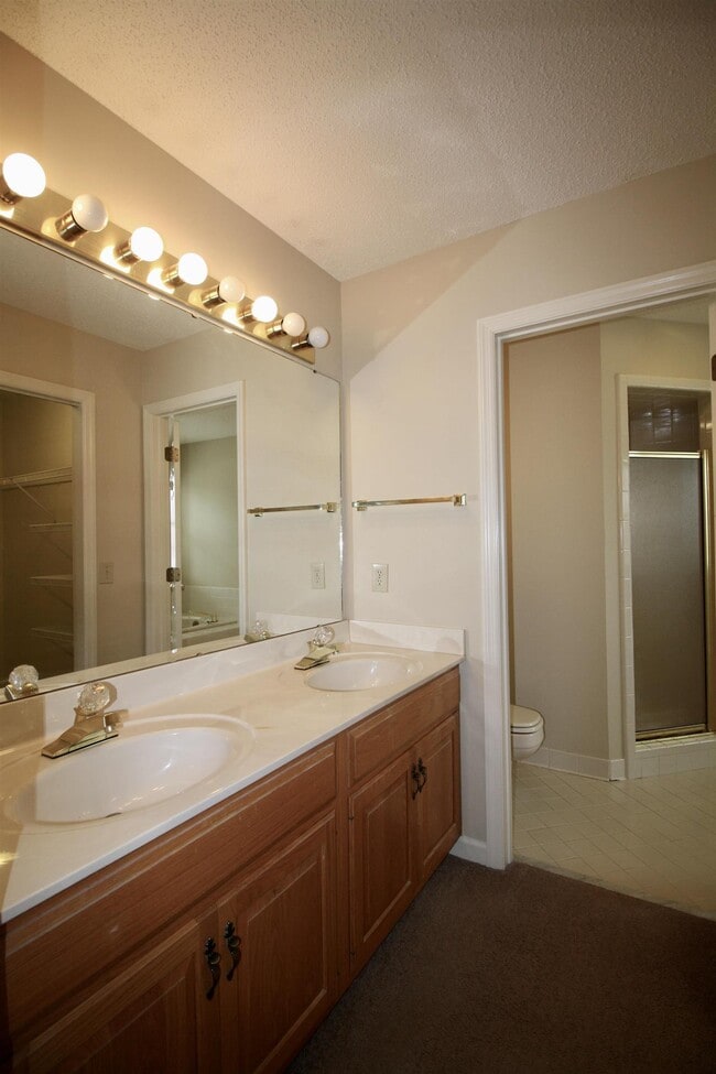Building Photo - 32 Westlake Pointe Dr