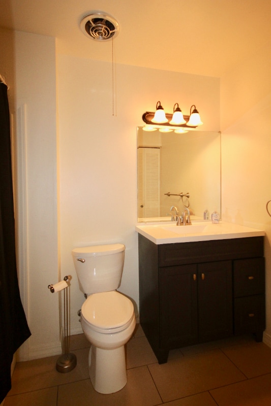 Building Photo - 705 S 16th Ave