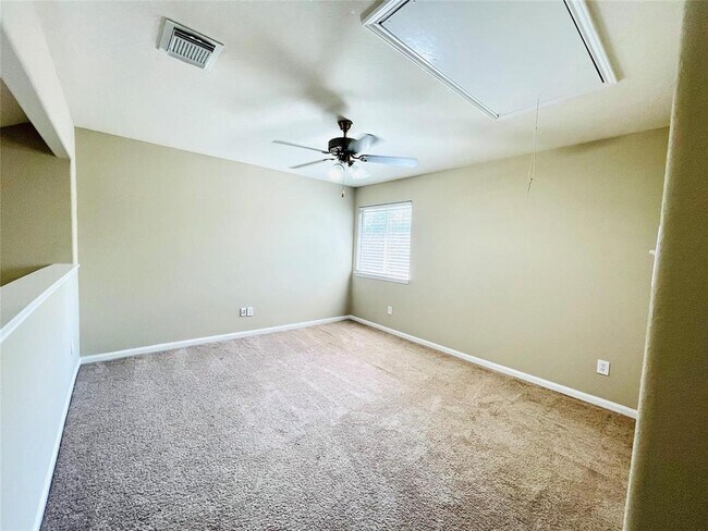 Building Photo - 6330 Applewood Forest Dr