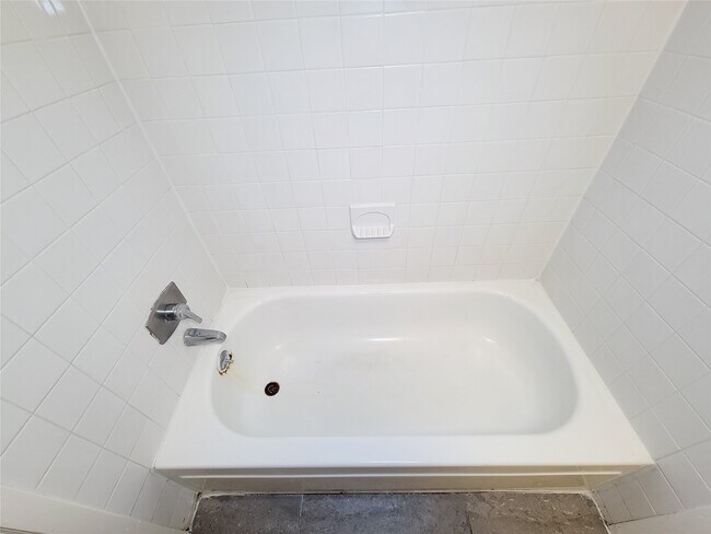 Building Photo - 8435 Hearth Dr