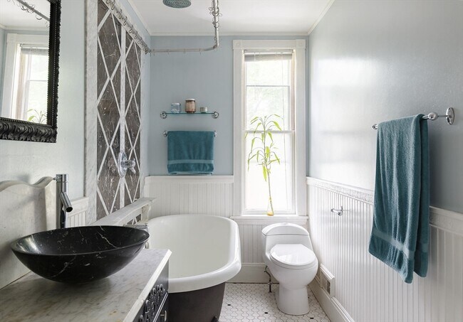 Building Photo - 327 Lafayette St