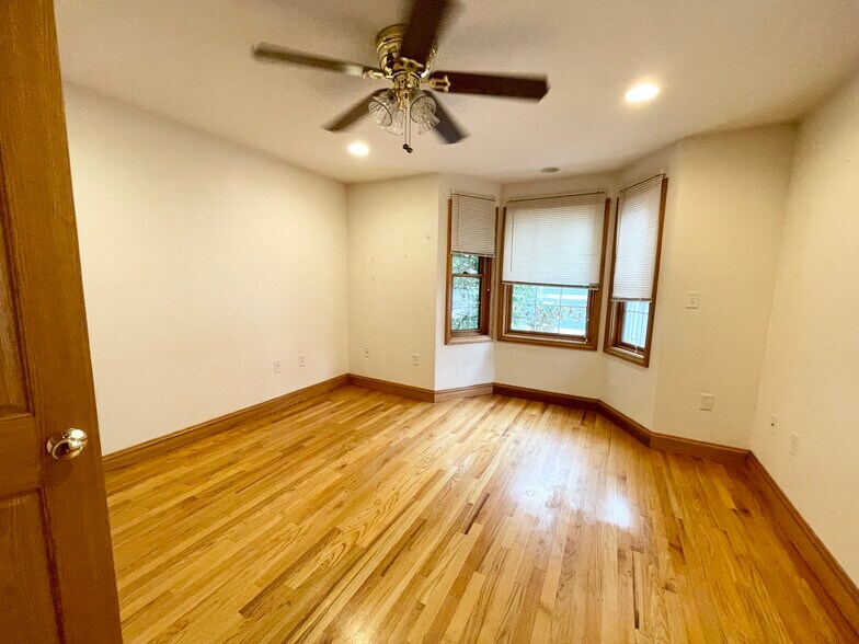 Building Photo - 241 W 3rd St