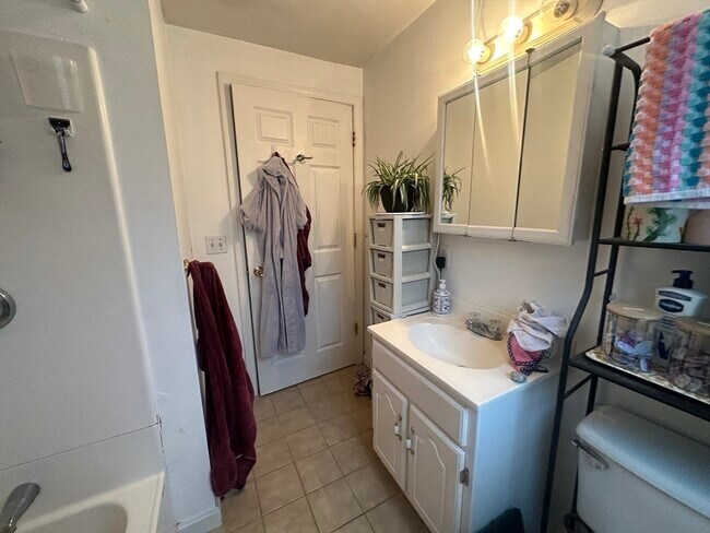 Building Photo - 174 Calumet St