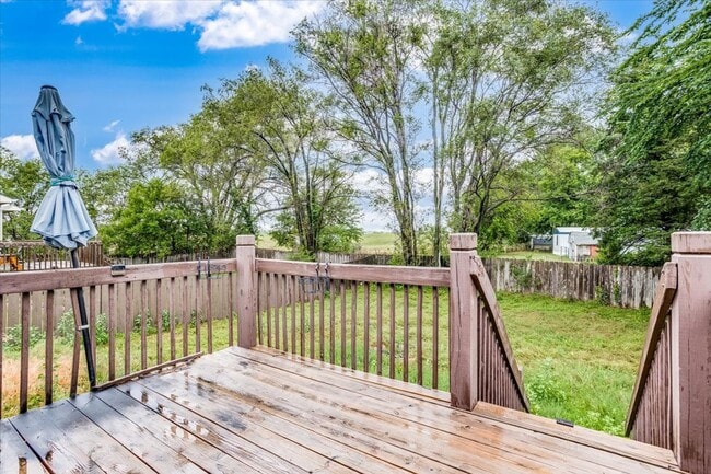 Building Photo - South Wichita Gem! Save $$ with solar panels