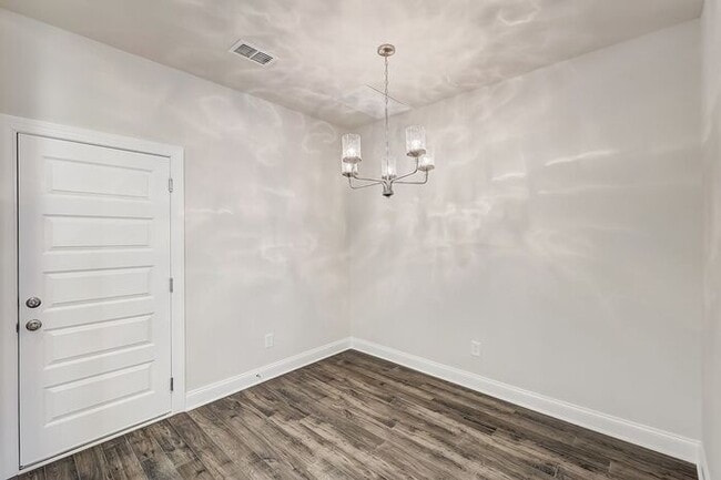 Building Photo - 1001 Lifford Ln