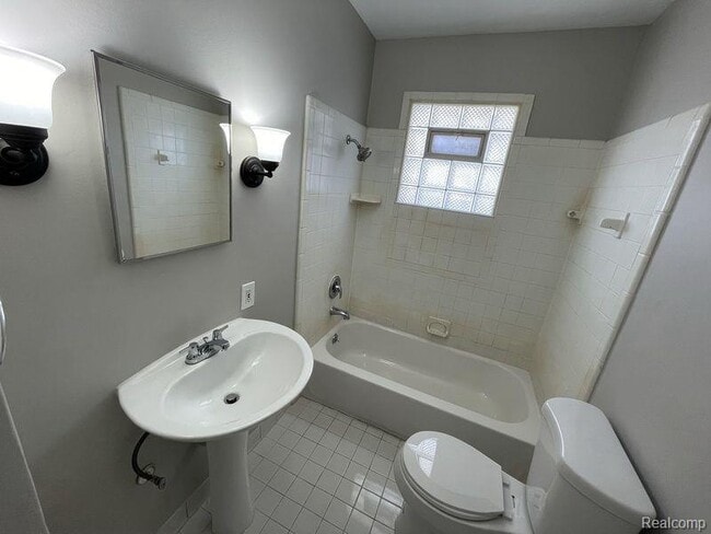 Building Photo - 219 La Plaza Ct