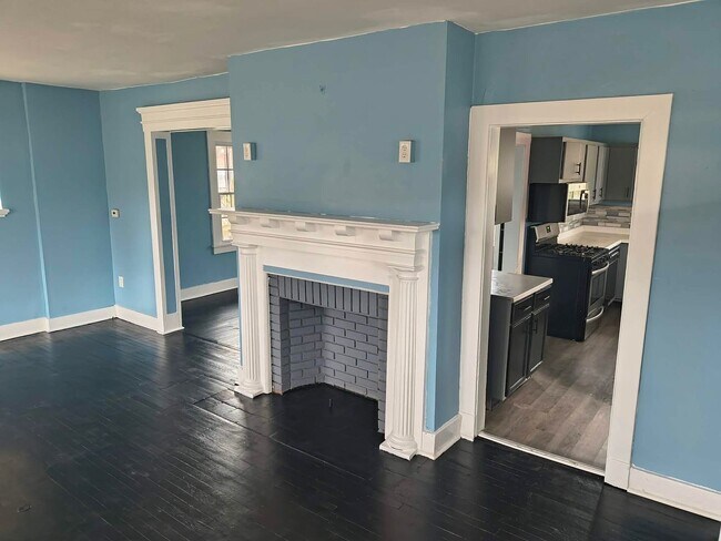Building Photo - 3 bedroom 1 bathroom house for rent in Duquesne!