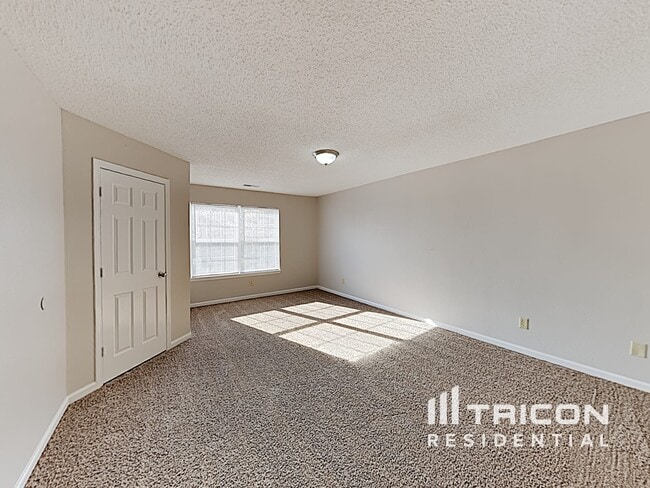 Building Photo - 10333 Liverpool Way