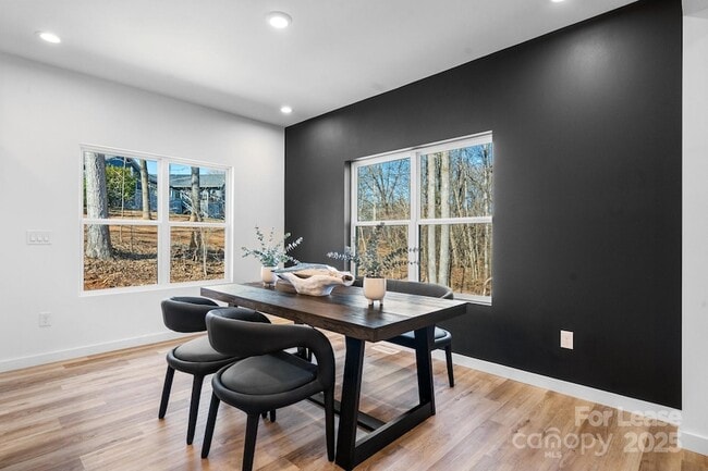 Building Photo - 115 Brentwood Dr