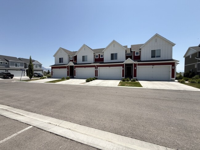 Building Photo - 398 Grassland Dr