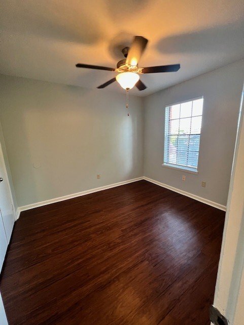 Building Photo - 503 E 6th St