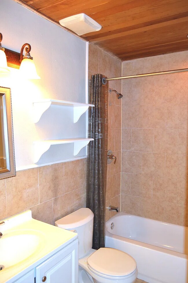 Building Photo - 5729 Emerson Dr