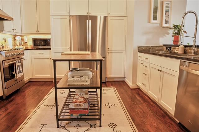 Building Photo - 4026 Travis St