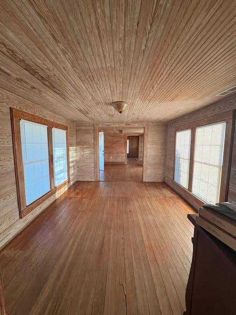 Building Photo - "Charming 1-Bedroom Greenville Retreat with Rustic Hardwood Floors!"