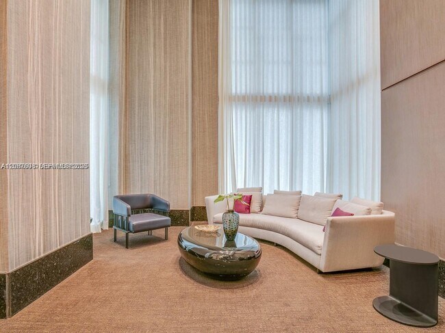 Building Photo - 950 Brickell Bay Dr