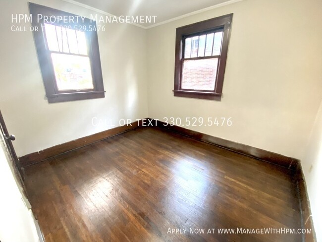 Building Photo - Free First Month Rent Special