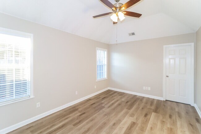 Building Photo - 10790 Wellington Dr