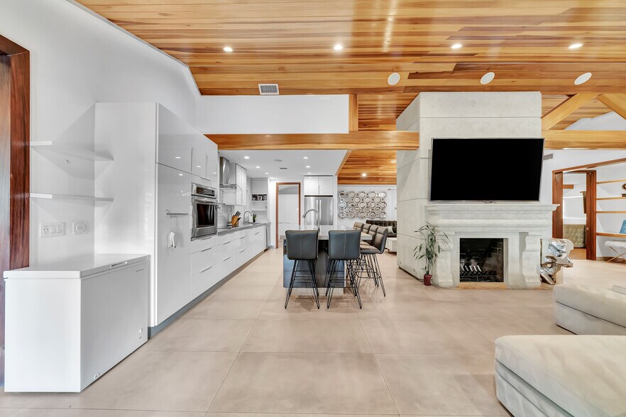 Building Photo - 5817 Ranchito Ave