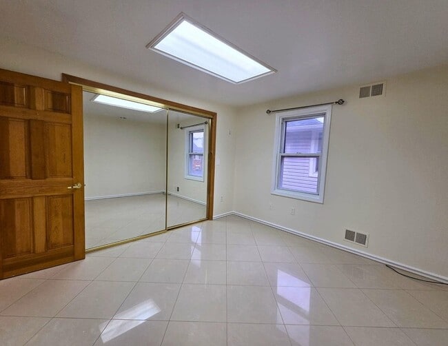 Building Photo - 911 80th St