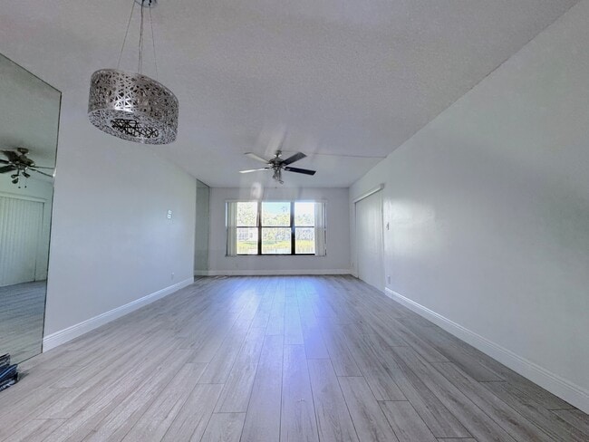 Building Photo - 2311 S Cypress Bend Dr