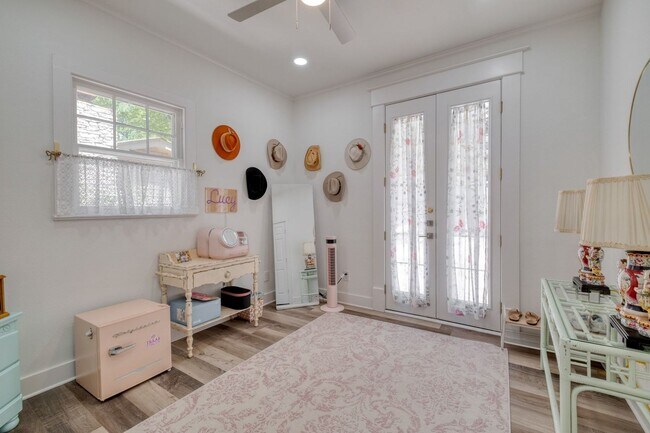 Building Photo - Top of the line remodeled 5 BED in the har...