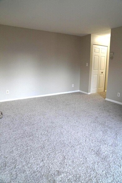 Building Photo - 6093 Majors Ln