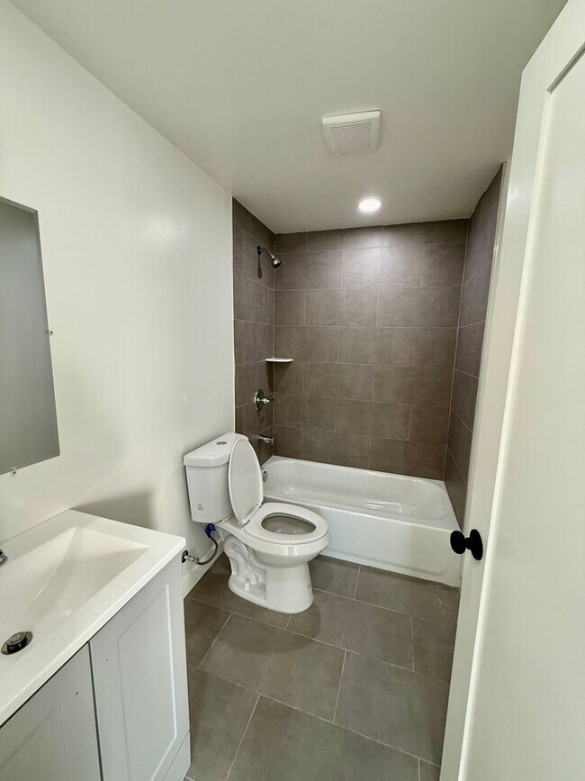 Building Photo - 845 W 76th St