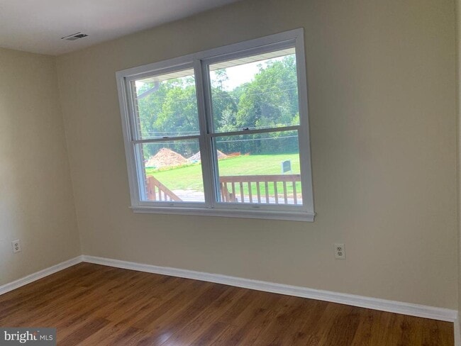 Building Photo - 249 Periwinkle Ave