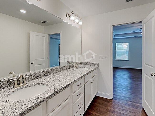 Building Photo - 3219 Brierhill Rd