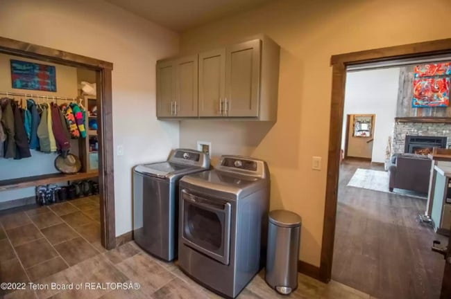 Building Photo - Stunning Seasonal Rental on 5.18 Acres – B...
