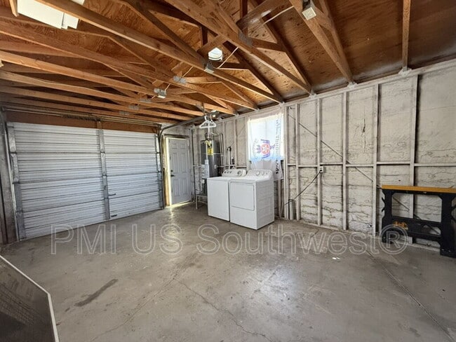 Building Photo - 1386 Lakeside Dr