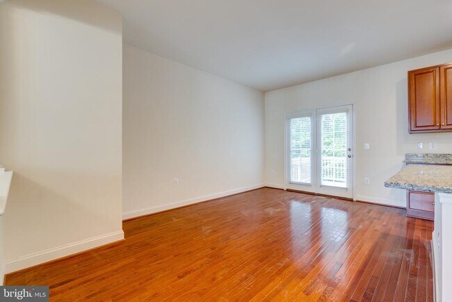 Building Photo - 2655 Glenriver Way