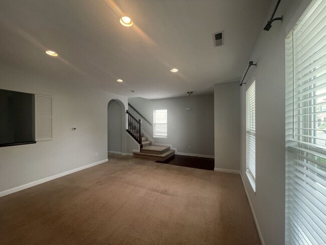 Building Photo - 5597 Lantos Rd