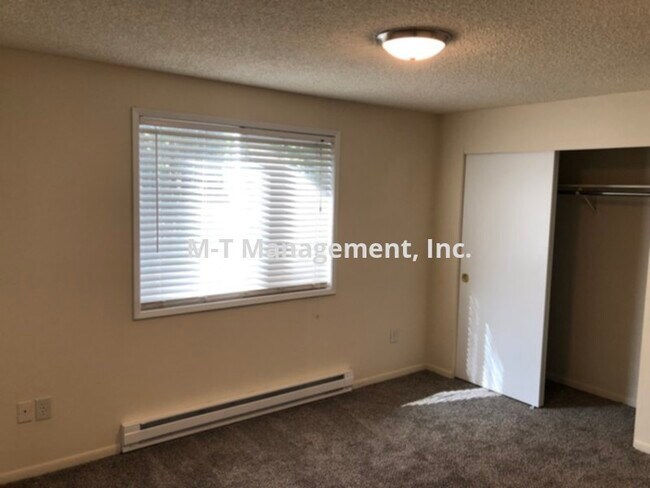 Building Photo - Mission East 1 br/1 bath with W&amp;D in u...