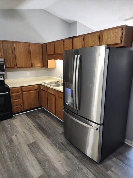 Kitchen - 3625 E Parkway
