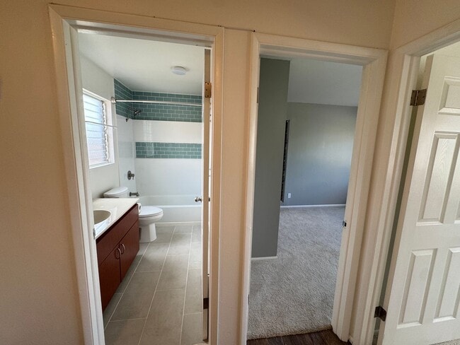 Building Photo - For rent: 98-1433 Kaahumanu St. #F, Aiea, ...