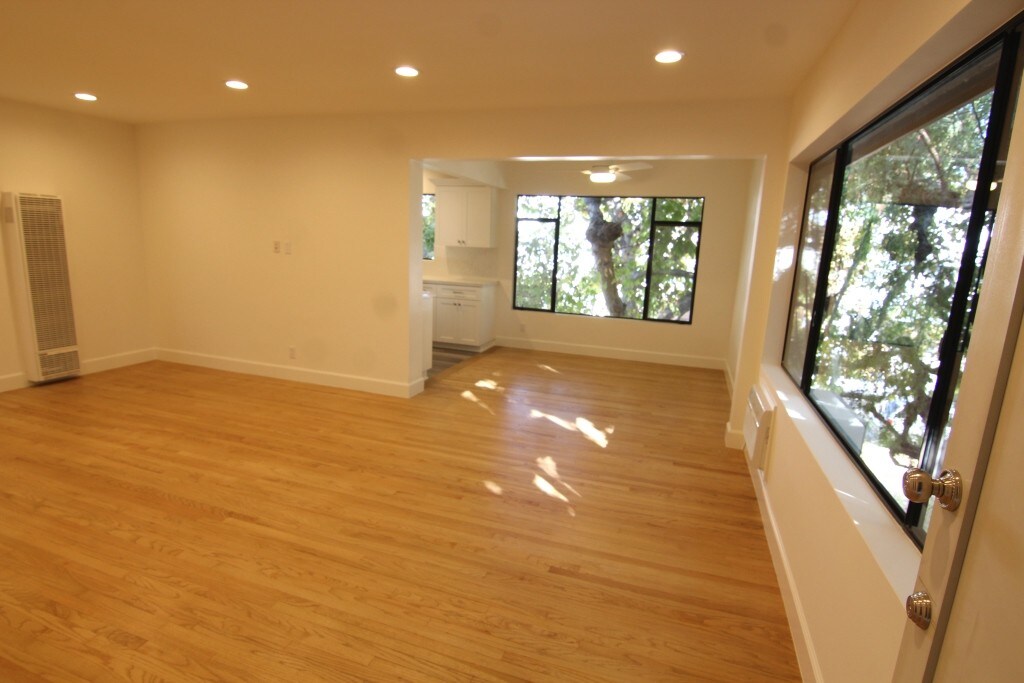 Building Photo - 1523 S Wooster St