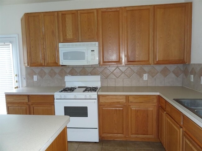 Building Photo - 323 Thorpe Springs Dr