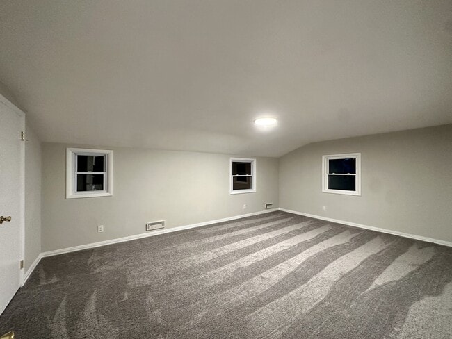 Building Photo - 60 Walnut Park