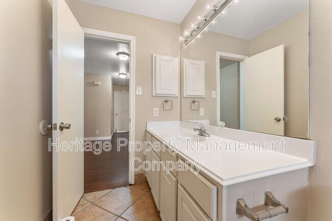 Building Photo - 13115 Almond Bend Dr