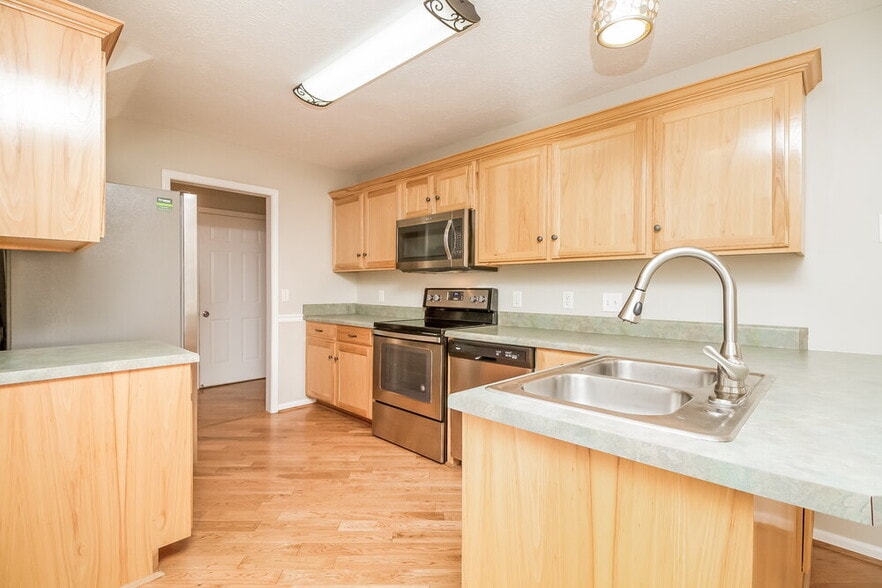 Building Photo - 1502 Huddersfield Dr