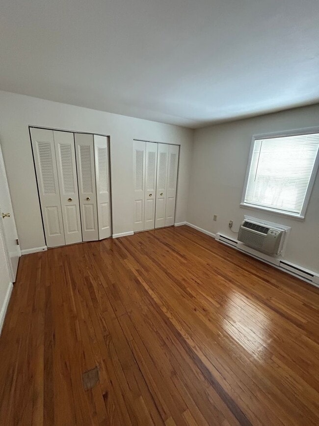 Building Photo - Renovated 2 Bedroom Townhome