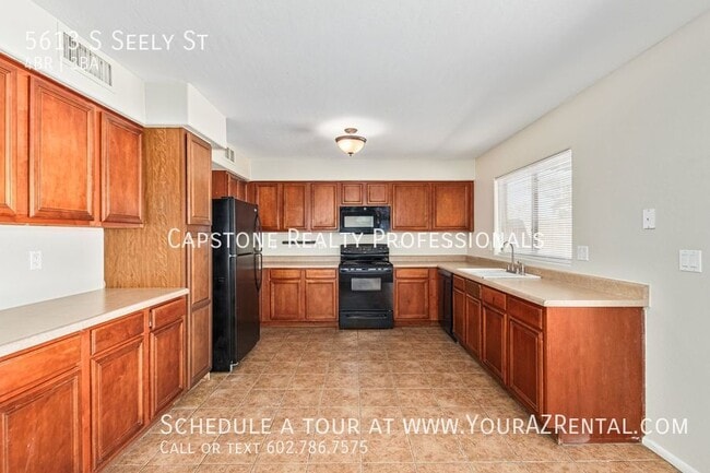 Building Photo - 5613 S Seely St
