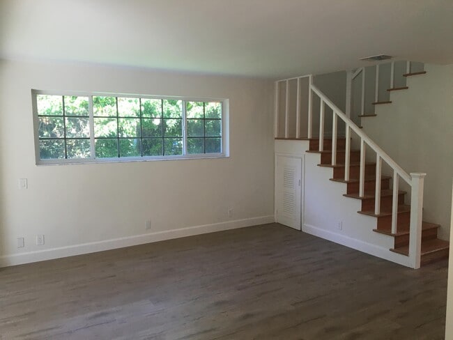 Building Photo - 27 E Rd