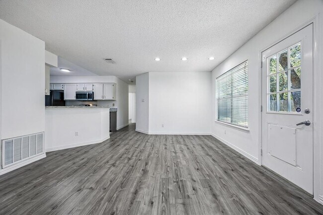 Building Photo - 3204 Blazing Star Trail