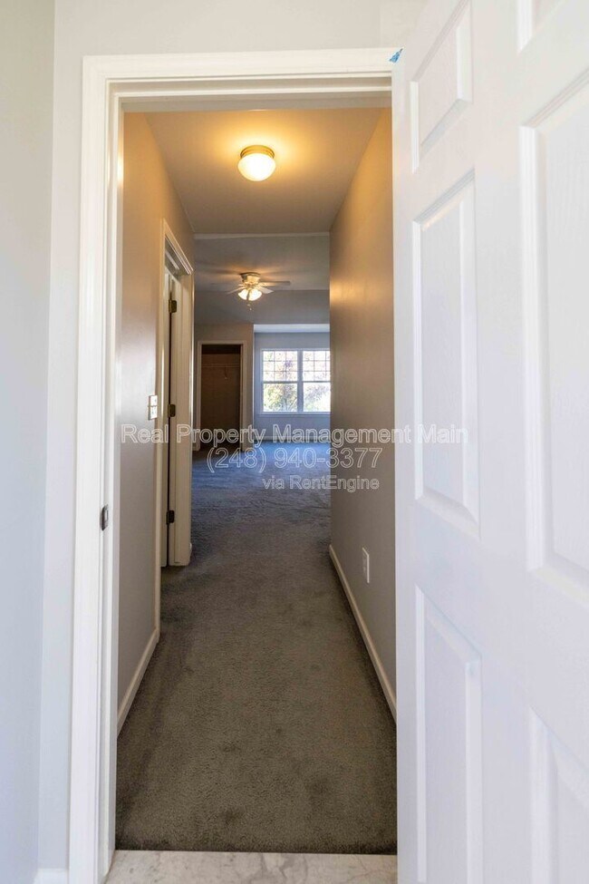 Building Photo - 264 E Palmer St