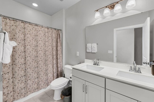 Building Photo - Beautiful 4BR/2.5BA Home in Highly Desirable Park West